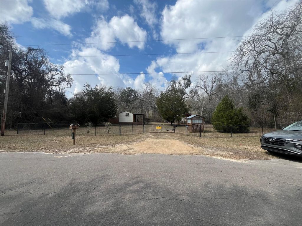 Image 5 of property listing at 1859 NW 82ND TERRACE, Bell, FL 32619