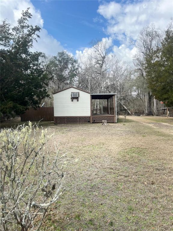 Image 6 of property listing at 1859 NW 82ND TERRACE, Bell, FL 32619