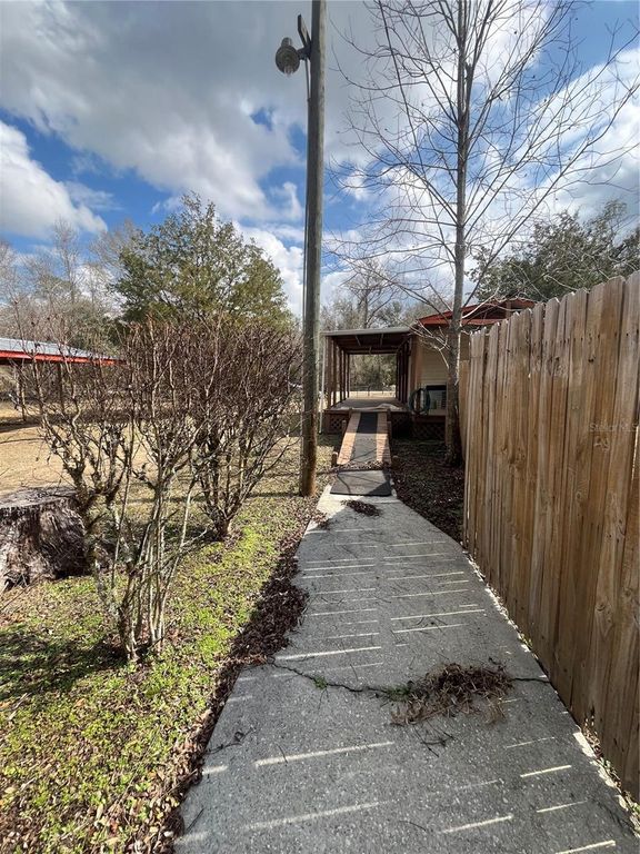 Image 9 of property listing at 1859 NW 82ND TERRACE, Bell, FL 32619