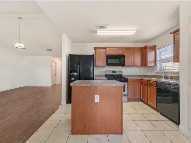 10013 Silent Hollow Drive, Fort Worth, TX 76140