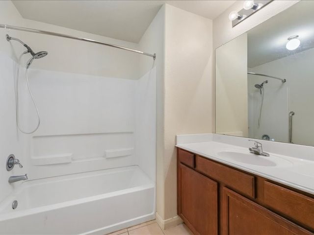 10013 Silent Hollow Drive, Fort Worth, TX 76140