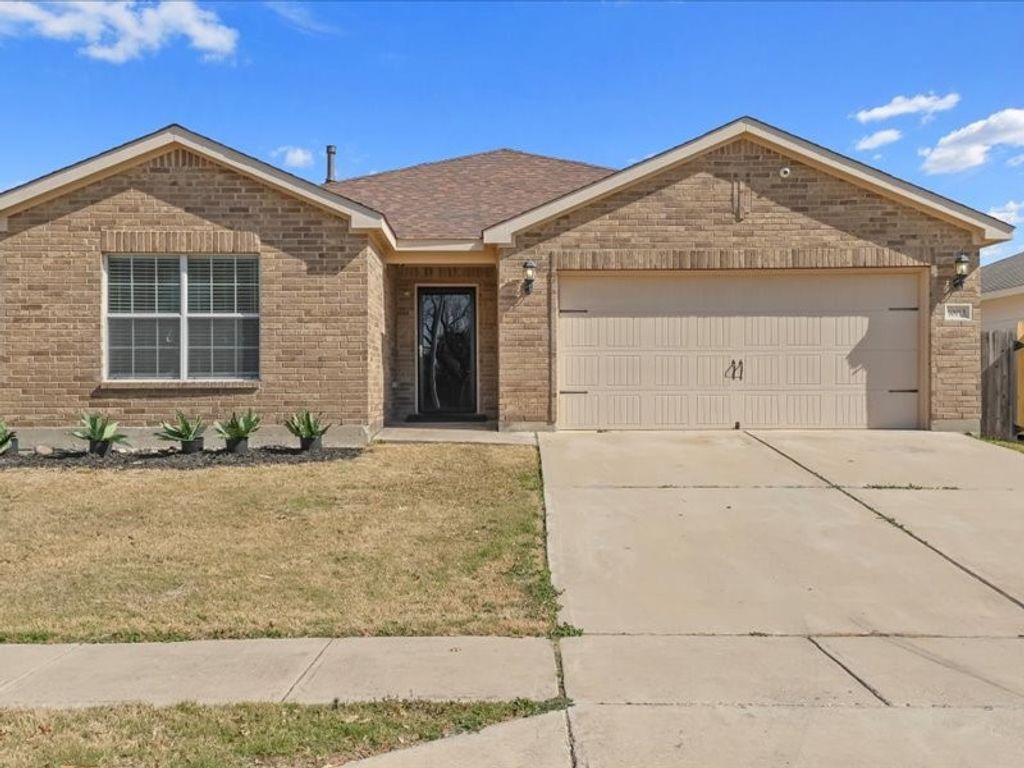 10013 Silent Hollow Drive, Fort Worth, TX 76140