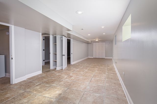 9240 S Trumbull Avenue, Evergreen Park, IL 60805