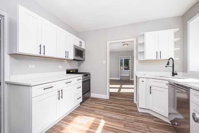 9240 S Trumbull Avenue, Evergreen Park, IL 60805