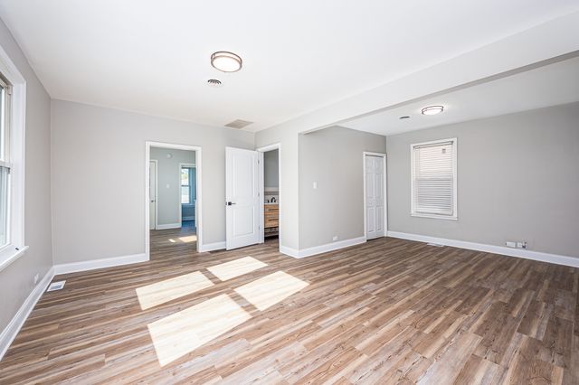 9240 S Trumbull Avenue, Evergreen Park, IL 60805