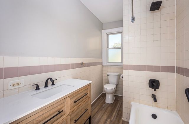 9240 S Trumbull Avenue, Evergreen Park, IL 60805