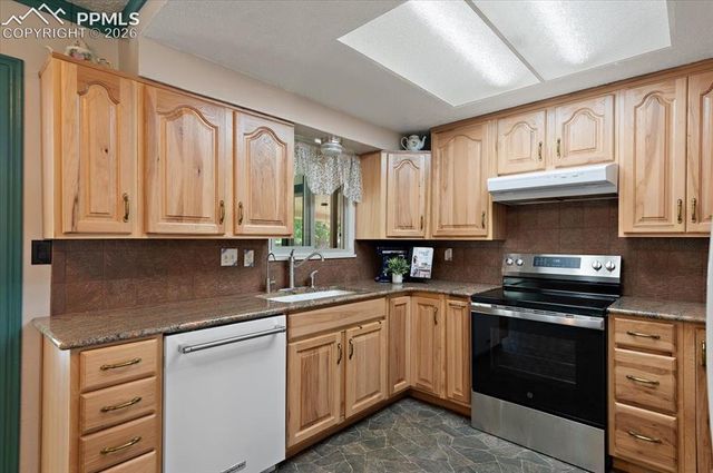 1585 Luna Vista Street, Colorado Springs, CO 80911