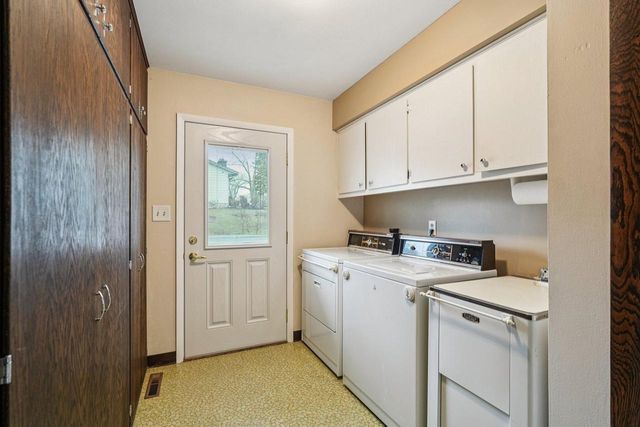 558 Horns Corners ROAD, Cedarburg, WI 53012