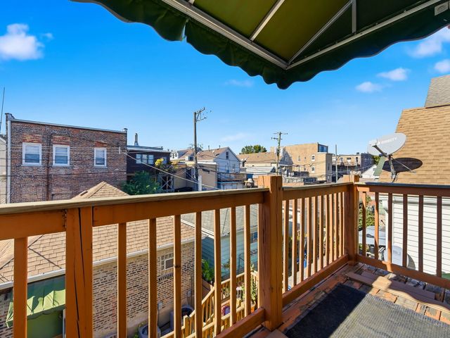 2426 S Bell Avenue, Chicago, IL 60608