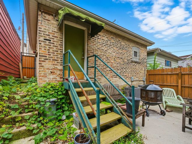 2426 S Bell Avenue, Chicago, IL 60608