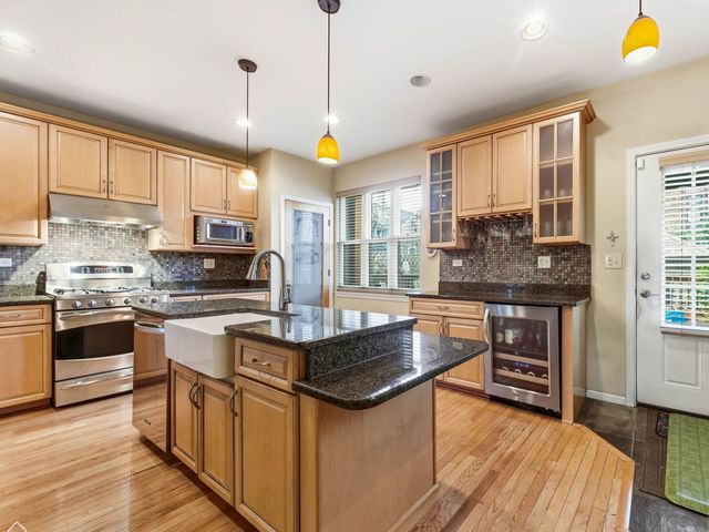 2426 S Bell Avenue, Chicago, IL 60608