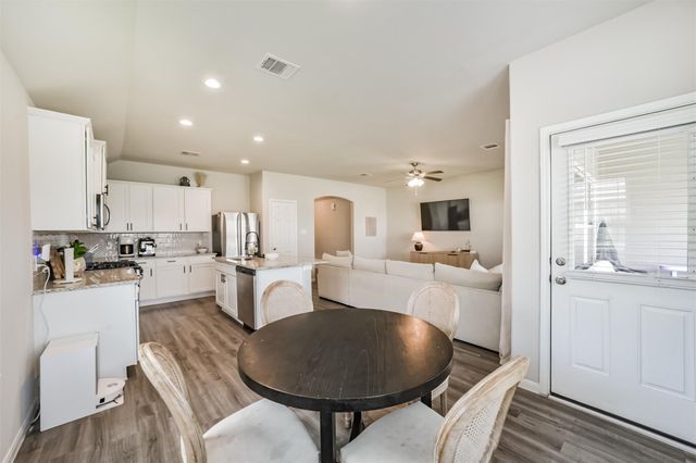 4124 E Bayou Maison, Dickinson, TX 77539