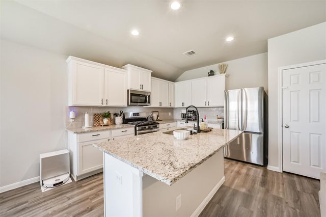 4124 E Bayou Maison, Dickinson, TX 77539