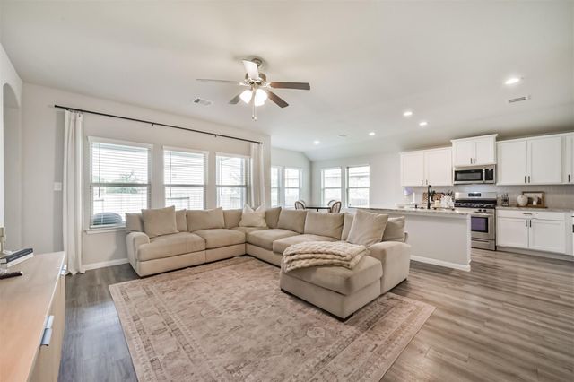 4124 E Bayou Maison, Dickinson, TX 77539