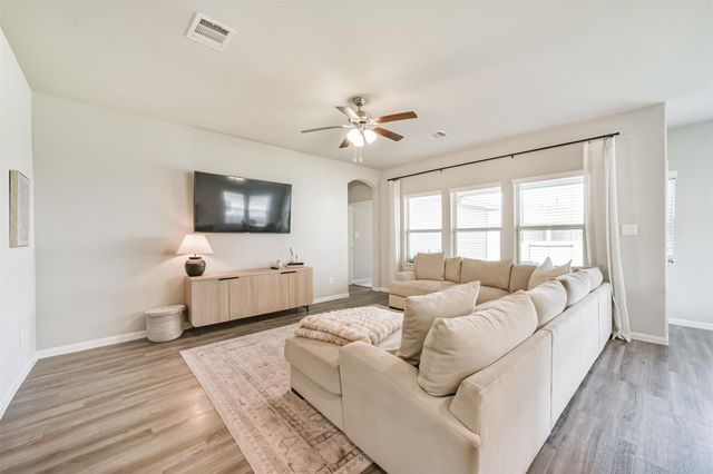 4124 E Bayou Maison, Dickinson, TX 77539
