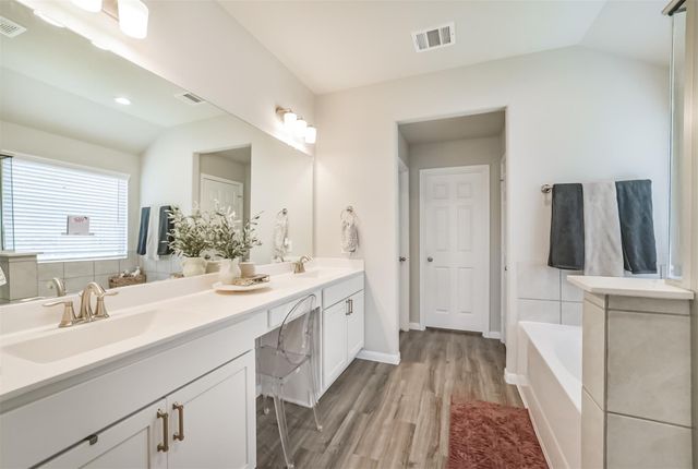 4124 E Bayou Maison, Dickinson, TX 77539
