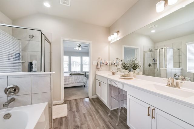 4124 E Bayou Maison, Dickinson, TX 77539