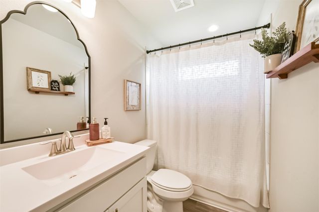 4124 E Bayou Maison, Dickinson, TX 77539