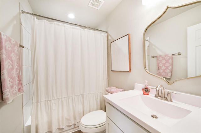 4124 E Bayou Maison, Dickinson, TX 77539