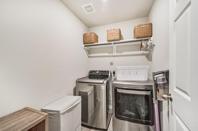 4124 E Bayou Maison, Dickinson, TX 77539