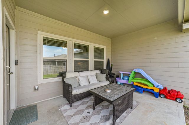 4124 E Bayou Maison, Dickinson, TX 77539