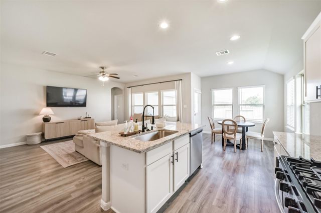 4124 E Bayou Maison, Dickinson, TX 77539