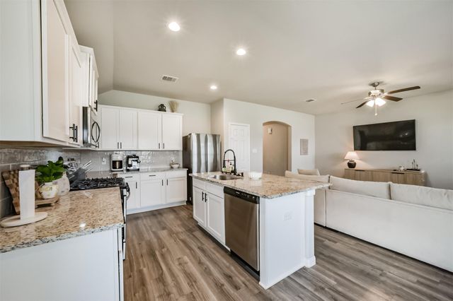4124 E Bayou Maison, Dickinson, TX 77539