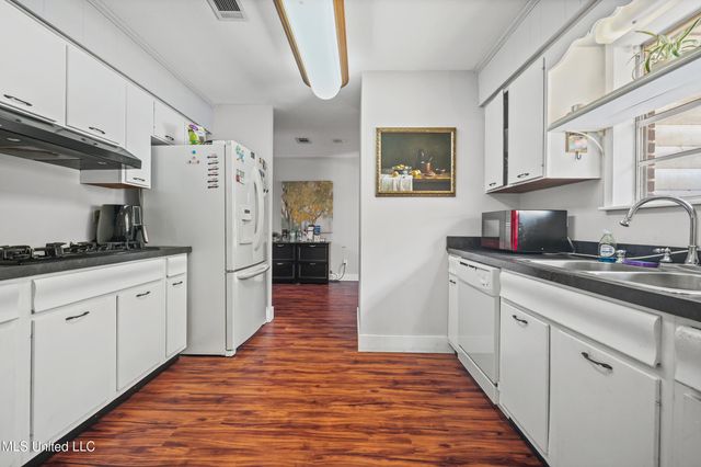 6204 Washington Avenue, Ocean Springs, MS 39564