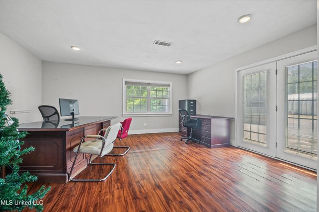 6204 Washington Avenue, Ocean Springs, MS 39564