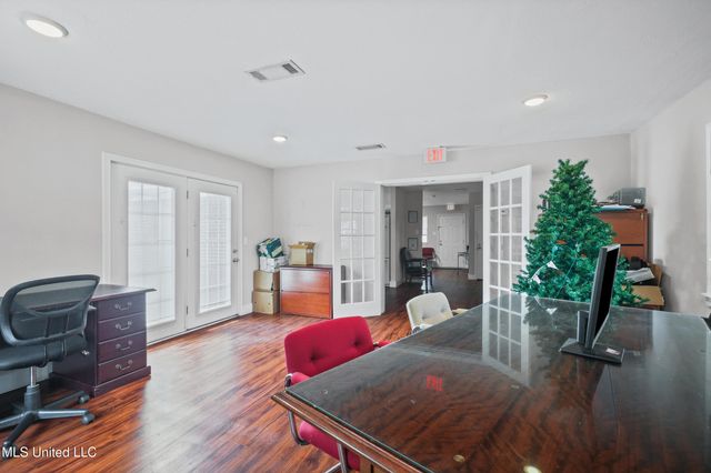6204 Washington Avenue, Ocean Springs, MS 39564