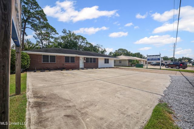 6204 Washington Avenue, Ocean Springs, MS 39564