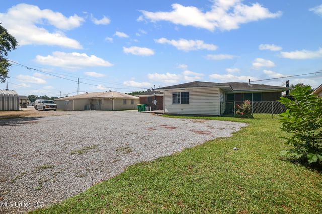 6204 Washington Avenue, Ocean Springs, MS 39564