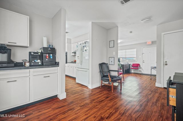 6204 Washington Avenue, Ocean Springs, MS 39564