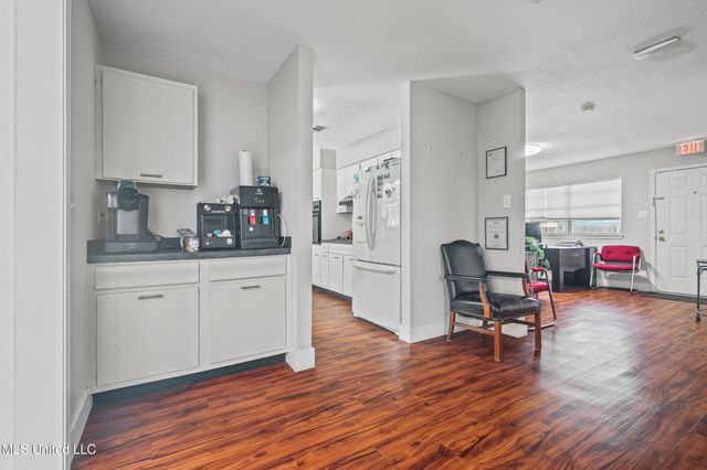 6204 Washington Avenue, Ocean Springs, MS 39564