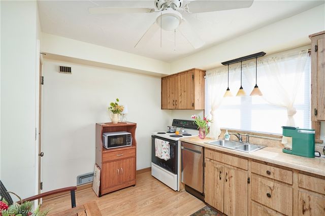 507 E Ford Avenue, Barberton, OH 44203