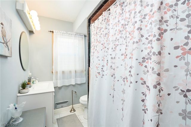 507 E Ford Avenue, Barberton, OH 44203