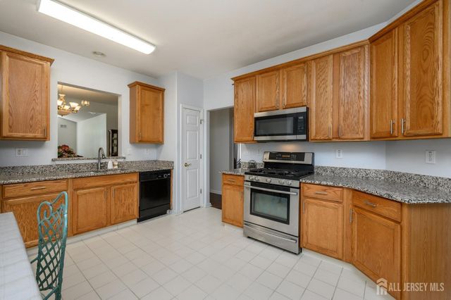 70 Vineyard Court, Monroe, NJ 08831