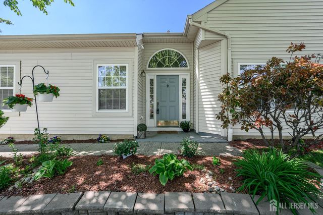 70 Vineyard Court, Monroe, NJ 08831