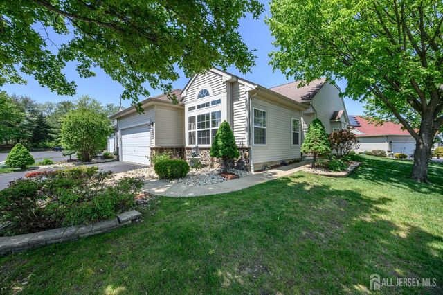 70 Vineyard Court, Monroe, NJ 08831