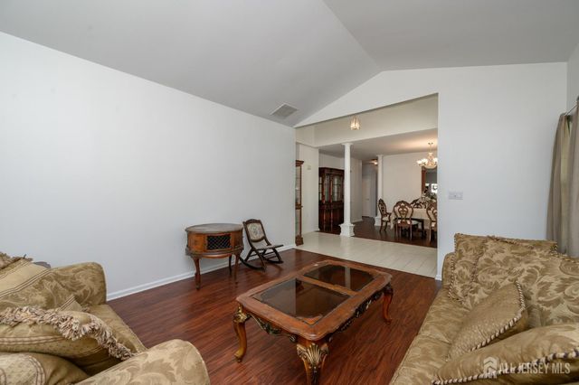 70 Vineyard Court, Monroe, NJ 08831