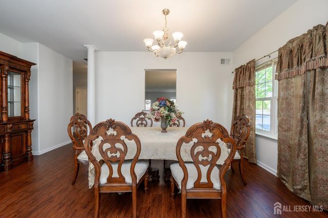 70 Vineyard Court, Monroe, NJ 08831