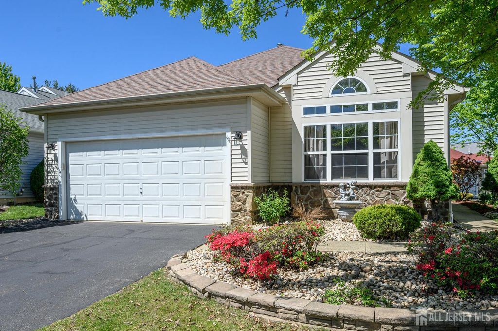 70 Vineyard Court, Monroe, NJ 08831