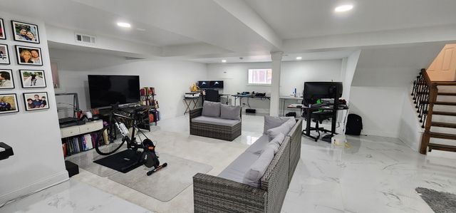 6236 N Francisco Avenue G, Chicago, IL 60659