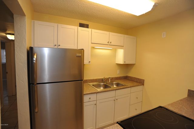 415 N Halifax Ave Apt 103, Daytona Beach, FL 32118