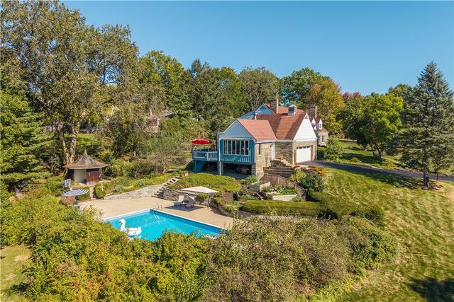 2055 Outlook Drive, Upper St Clair, PA 15241