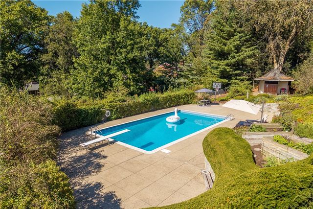 2055 Outlook Drive, Upper St Clair, PA 15241