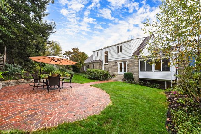 2055 Outlook Drive, Upper St Clair, PA 15241