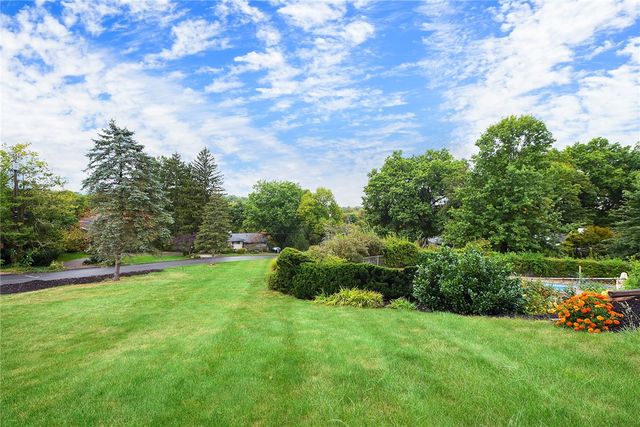 2055 Outlook Drive, Upper St Clair, PA 15241