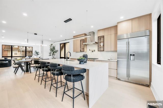 25 Garden Place A, Edgewater, NJ 07020