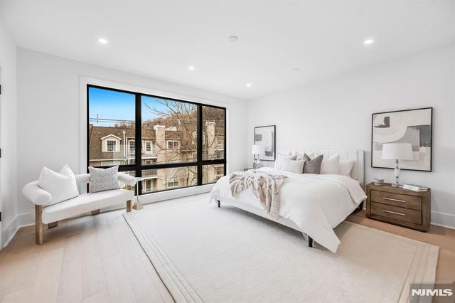 25 Garden Place A, Edgewater, NJ 07020